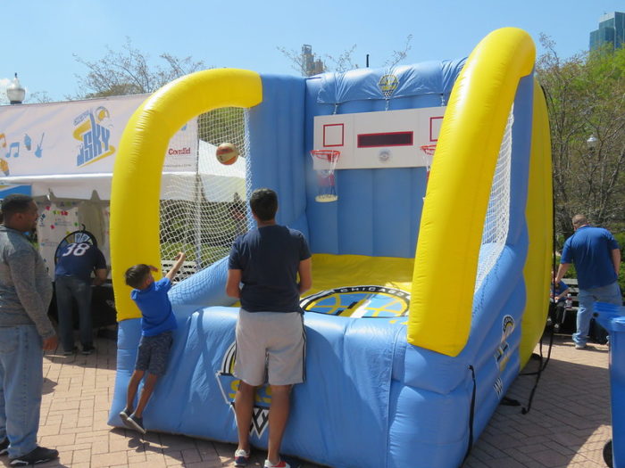 People playing basketball at Switch on Summer